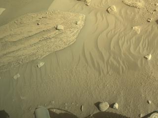 View image taken on Mars, Mars Perseverance Sol 818: Right Navigation Camera (Navcam)