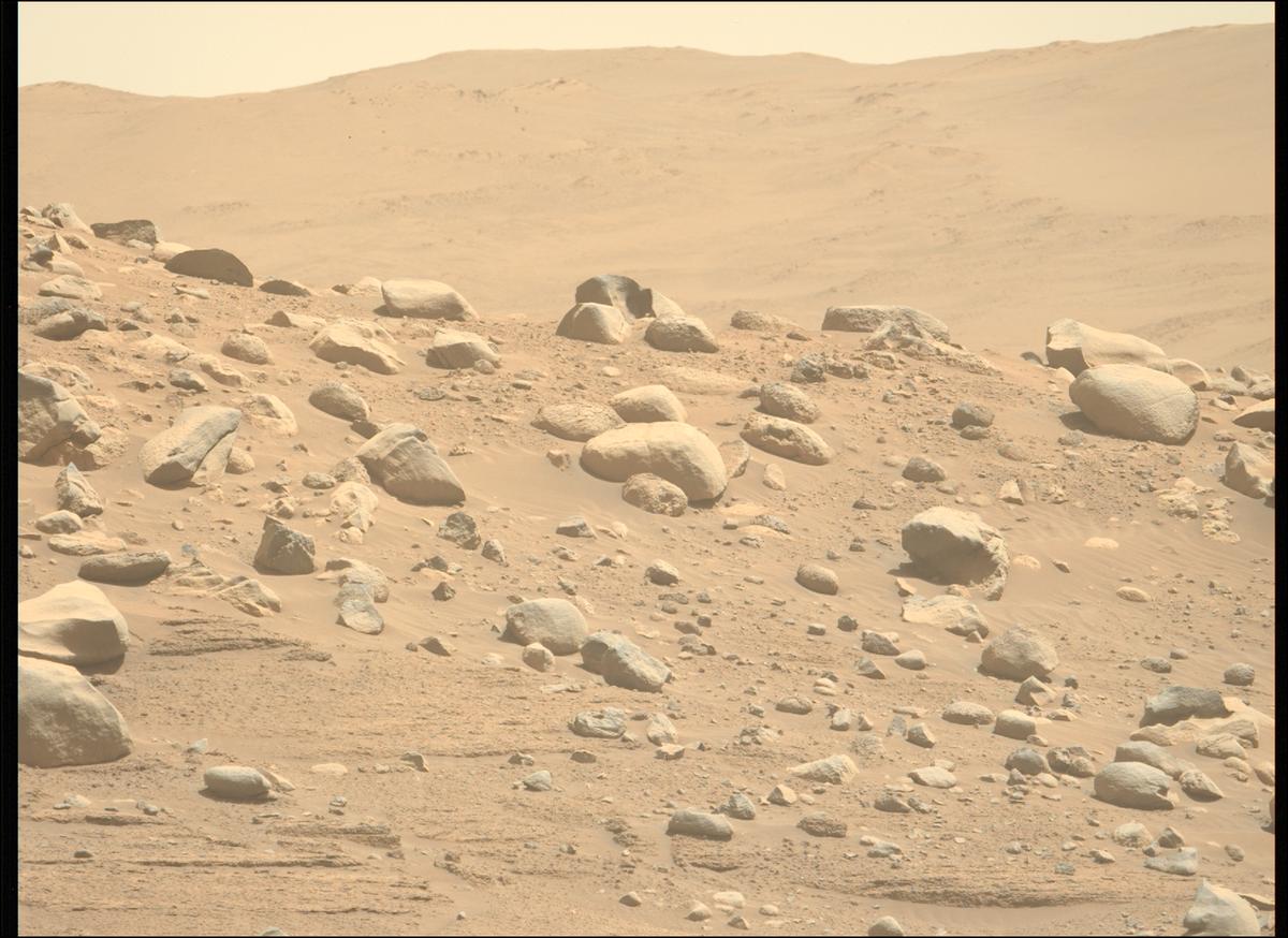 This image was taken by MCZ_LEFT onboard NASA's Mars rover Perseverance on Sol 818