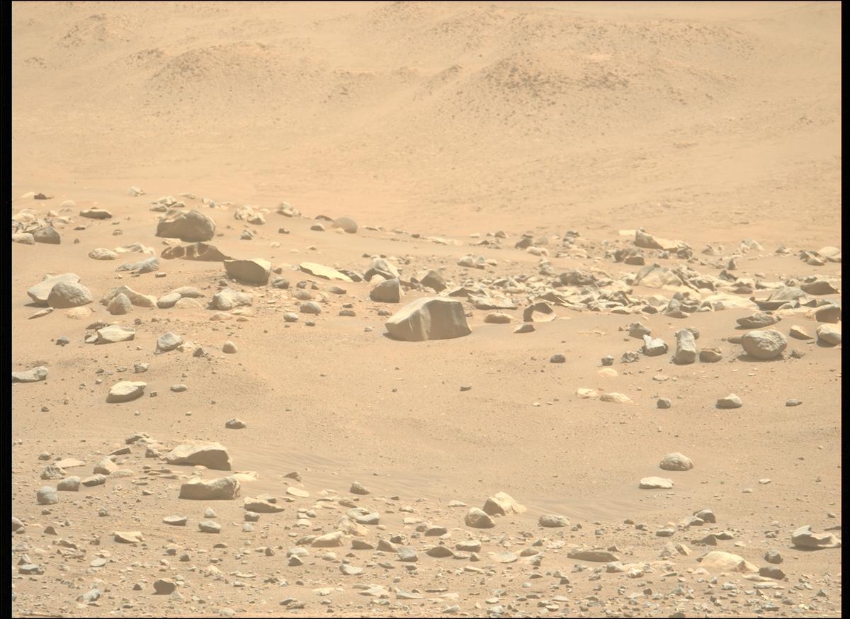 This image was taken by MCZ_LEFT onboard NASA's Mars rover Perseverance on Sol 818