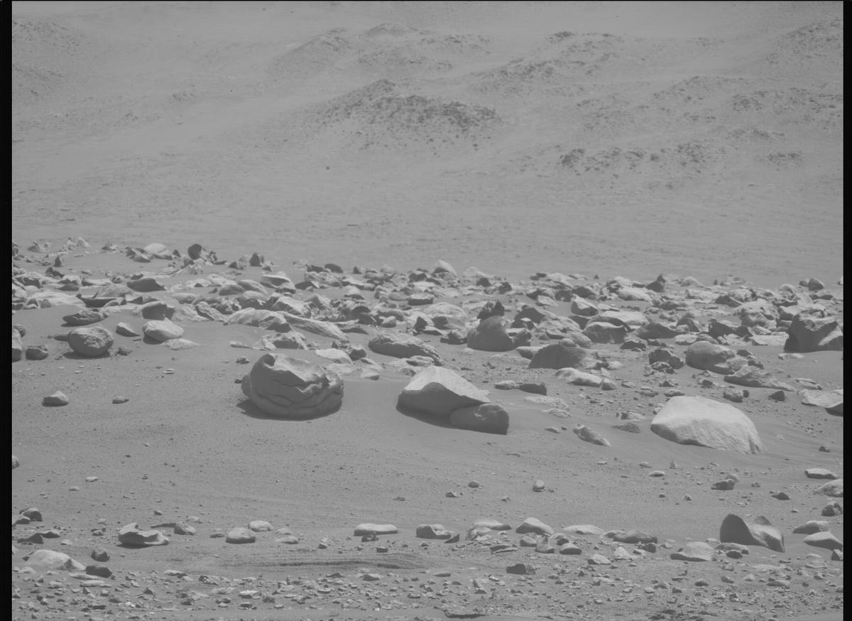 This image was taken by MCZ_LEFT onboard NASA's Mars rover Perseverance on Sol 818