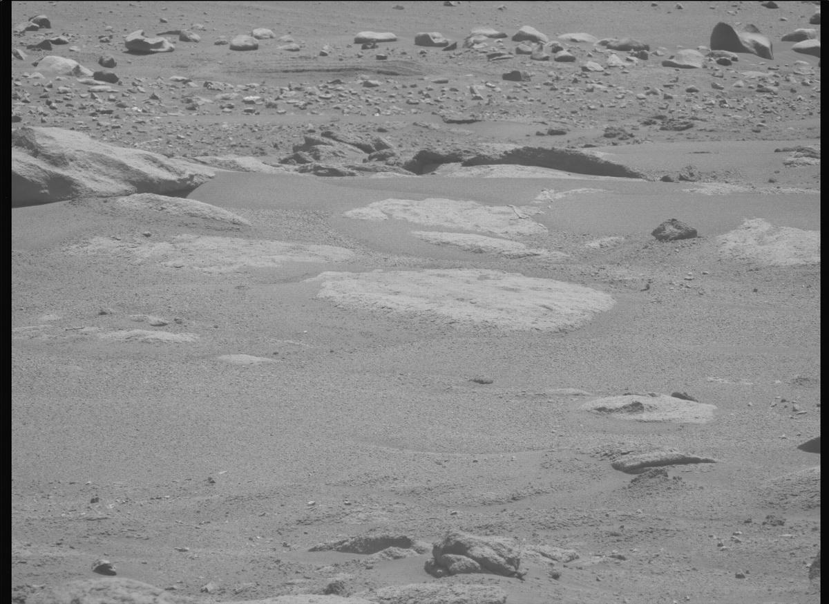 This image was taken by MCZ_LEFT onboard NASA's Mars rover Perseverance on Sol 818
