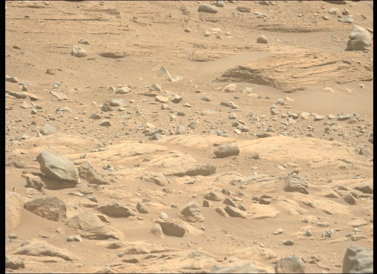 This image was taken by MCZ_LEFT onboard NASA's Mars rover Perseverance on Sol 818