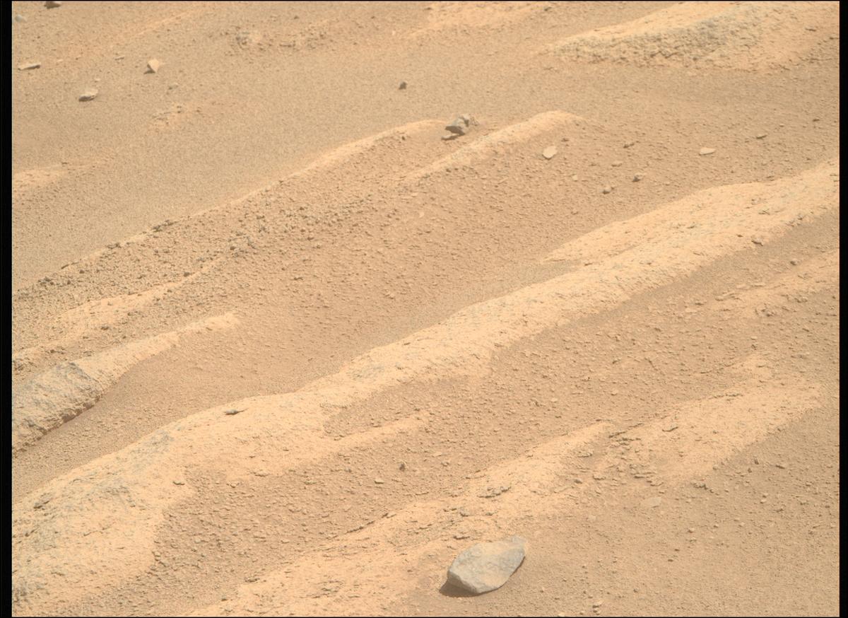 This image was taken by MCZ_RIGHT onboard NASA's Mars rover Perseverance on Sol 818