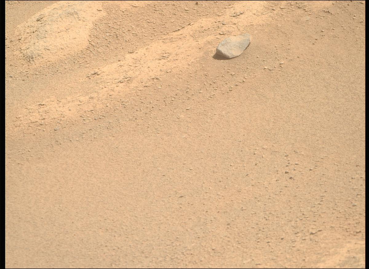 This image was taken by MCZ_RIGHT onboard NASA's Mars rover Perseverance on Sol 818