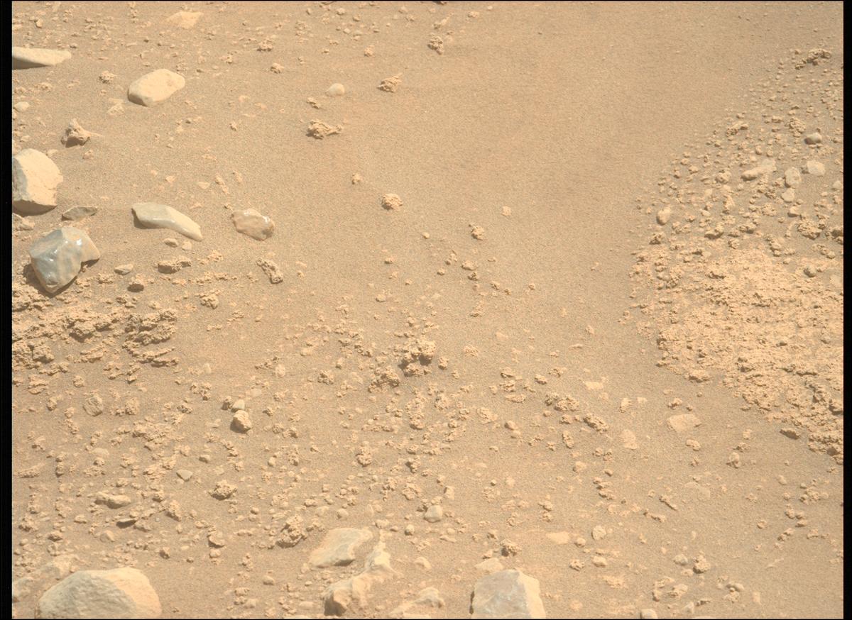This image was taken by MCZ_LEFT onboard NASA's Mars rover Perseverance on Sol 820
