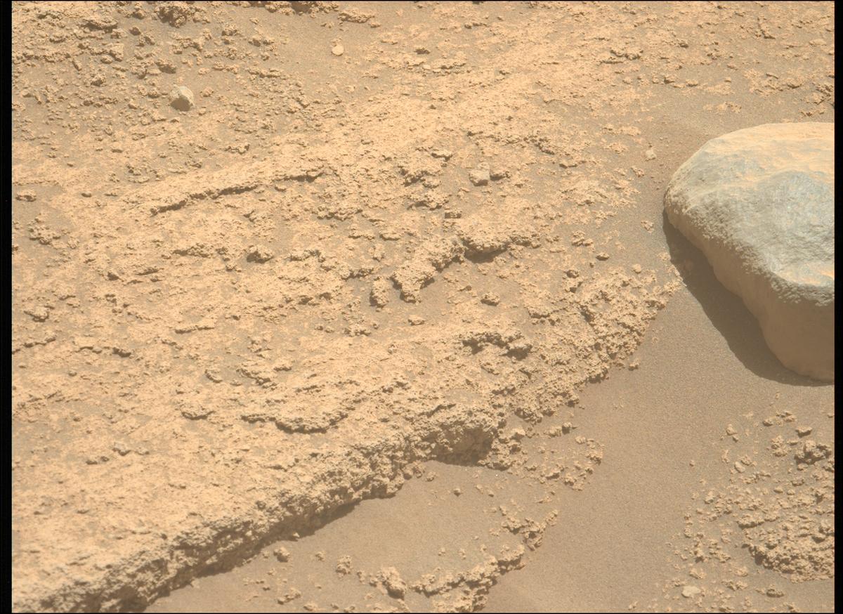 This image was taken by MCZ_LEFT onboard NASA's Mars rover Perseverance on Sol 820