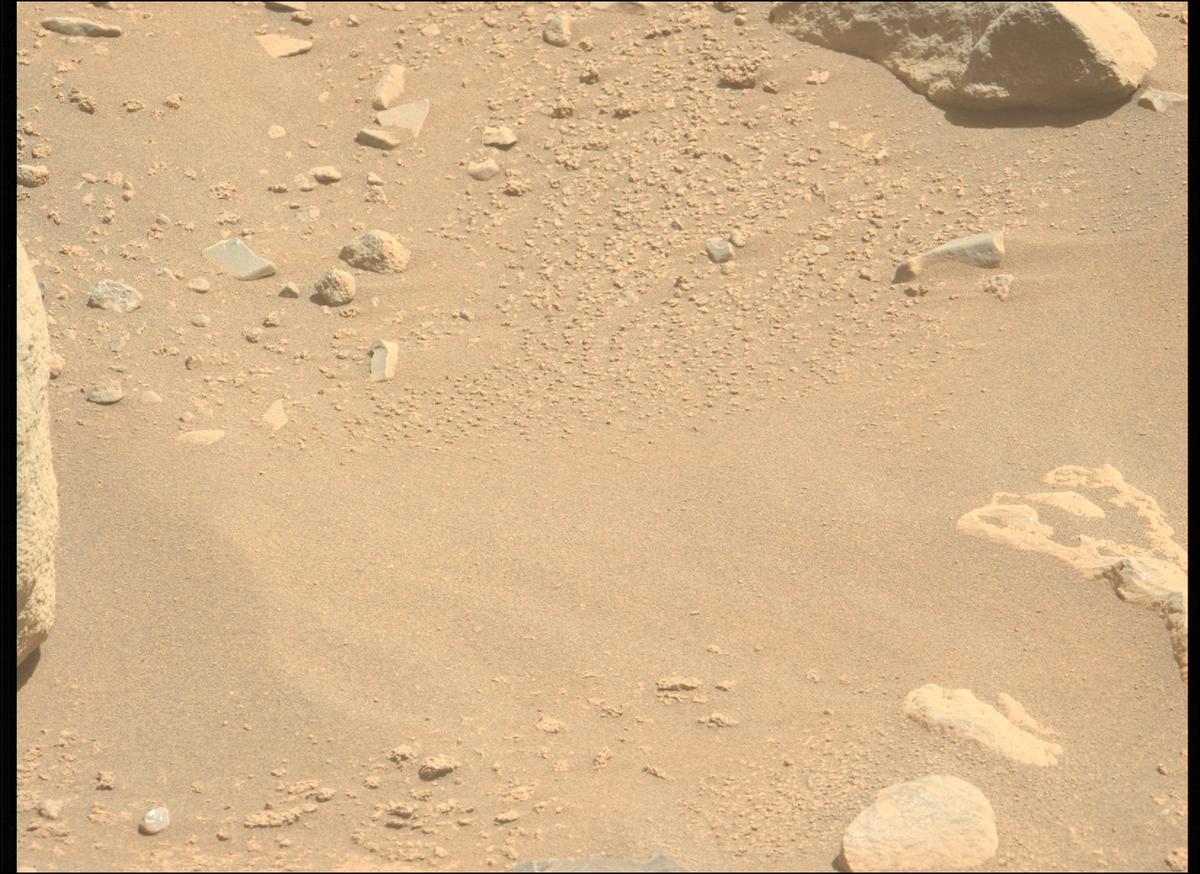 This image was taken by MCZ_LEFT onboard NASA's Mars rover Perseverance on Sol 820