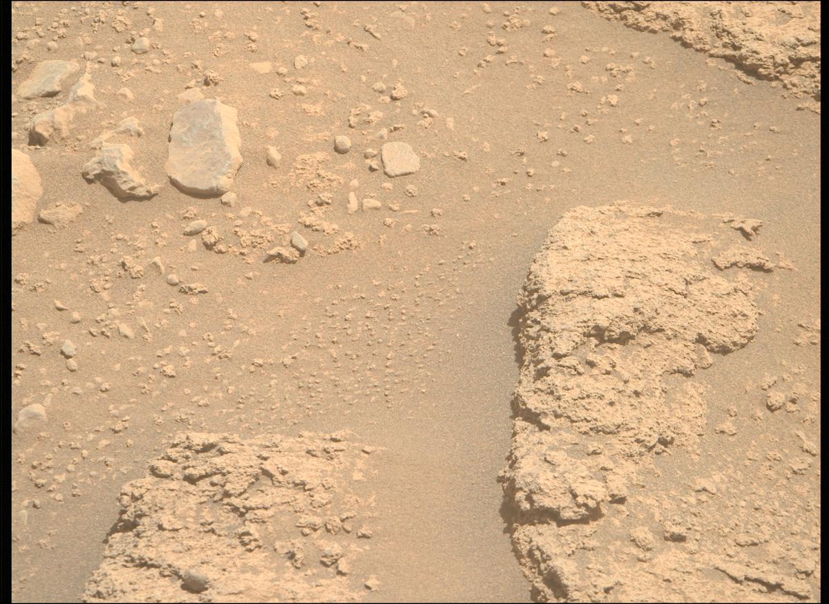 This image was taken by MCZ_RIGHT onboard NASA's Mars rover Perseverance on Sol 820