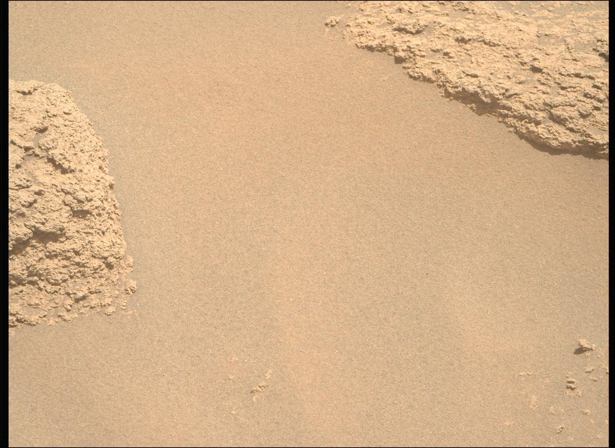 This image was taken by MCZ_RIGHT onboard NASA's Mars rover Perseverance on Sol 820