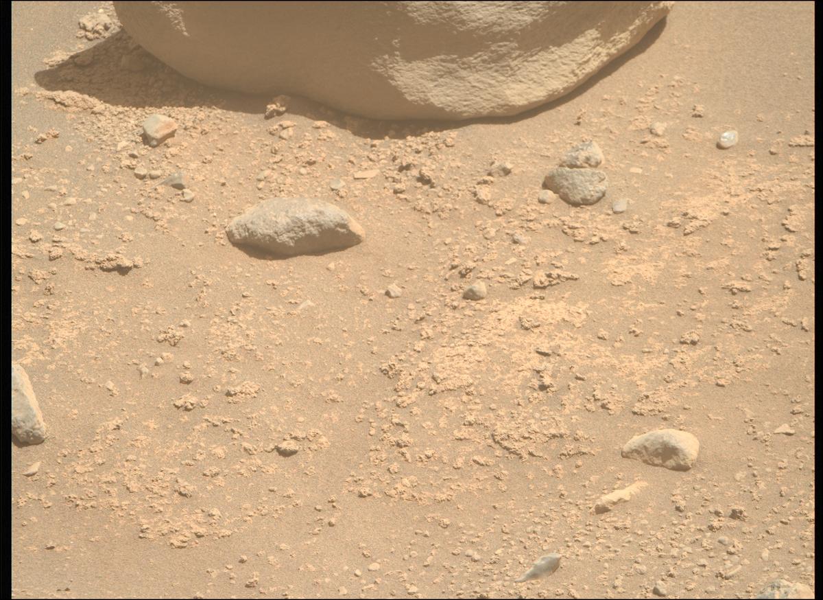This image was taken by MCZ_RIGHT onboard NASA's Mars rover Perseverance on Sol 820