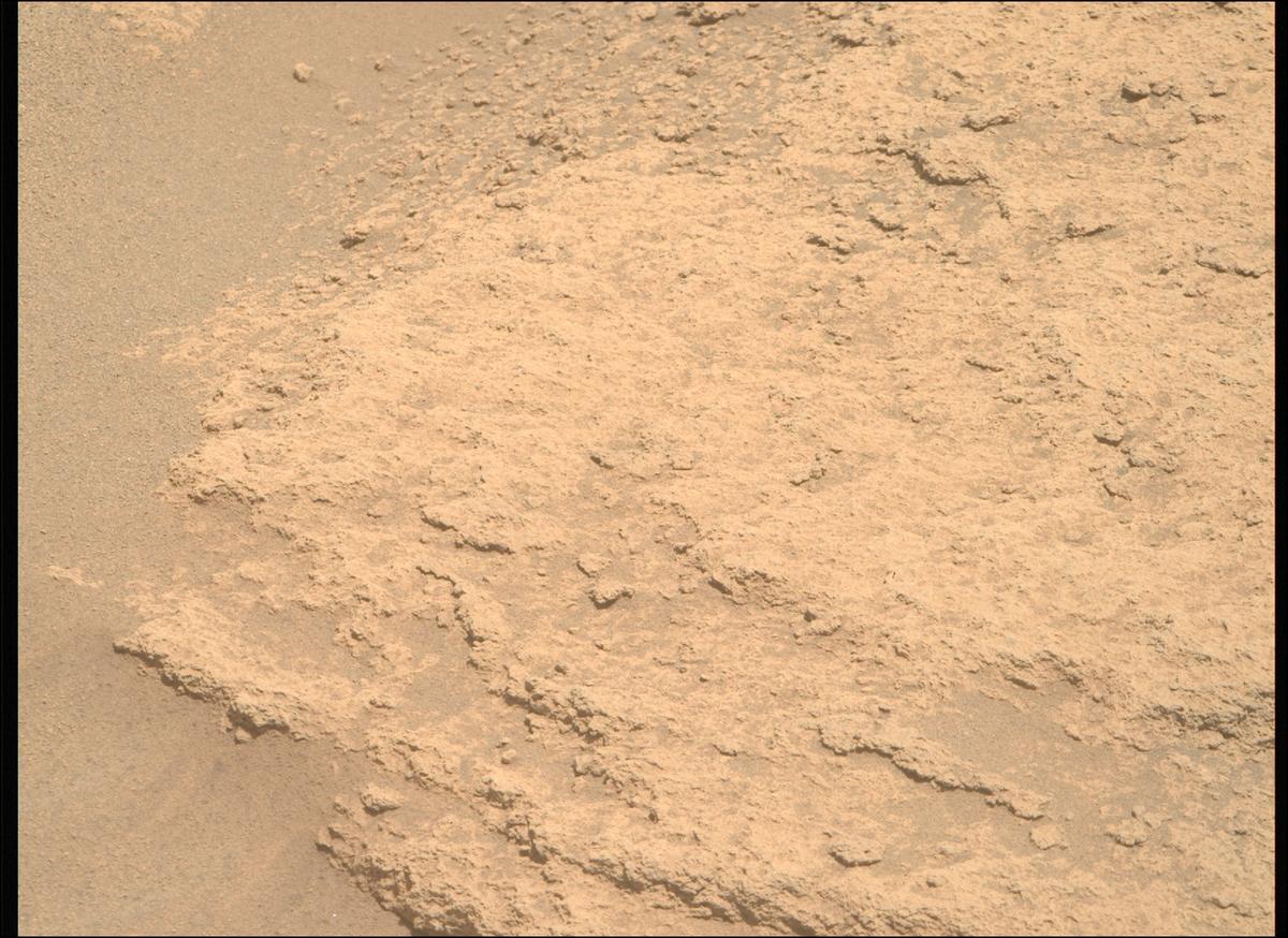 This image was taken by MCZ_RIGHT onboard NASA's Mars rover Perseverance on Sol 820