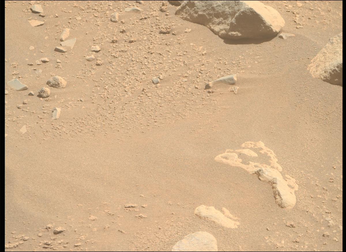 This image was taken by MCZ_RIGHT onboard NASA's Mars rover Perseverance on Sol 820