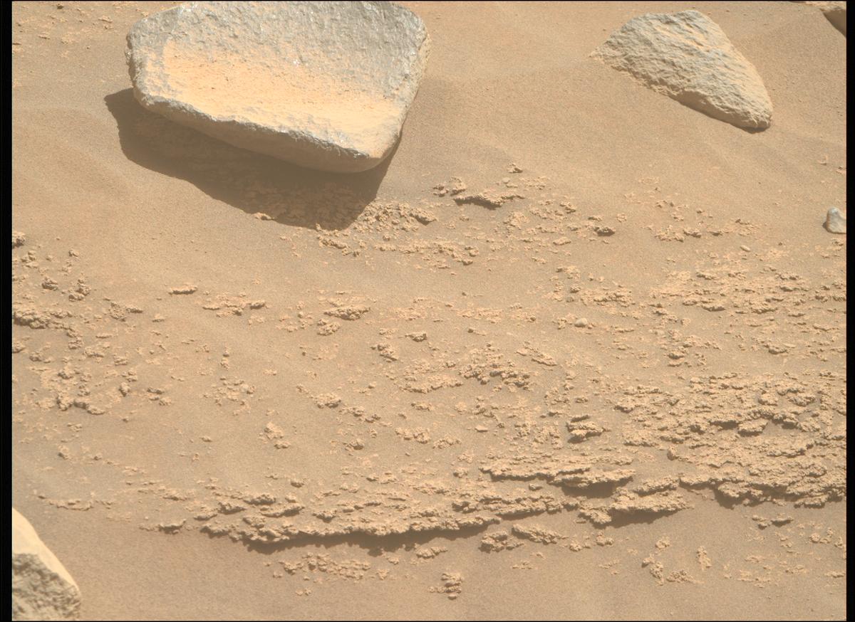 This image was taken by MCZ_RIGHT onboard NASA's Mars rover Perseverance on Sol 820