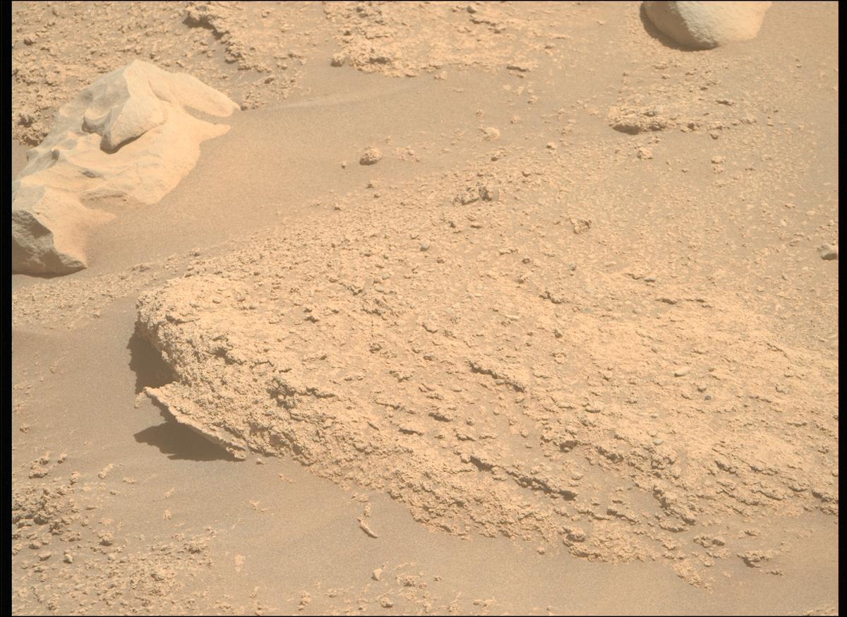This image was taken by MCZ_RIGHT onboard NASA's Mars rover Perseverance on Sol 820