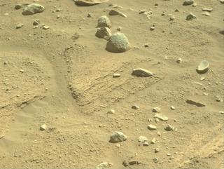 View image taken on Mars, Mars Perseverance Sol 821: Right Navigation Camera (Navcam)