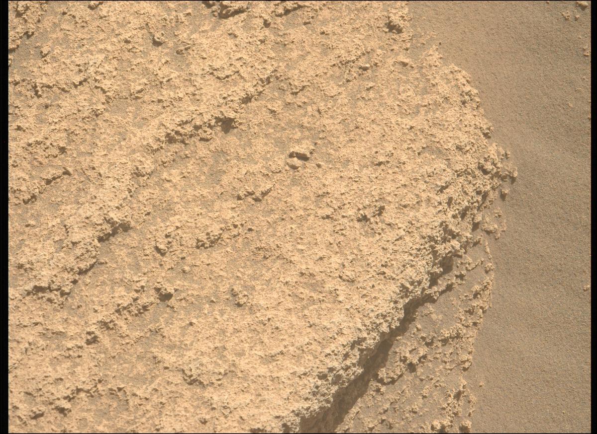 This image was taken by MCZ_LEFT onboard NASA's Mars rover Perseverance on Sol 821