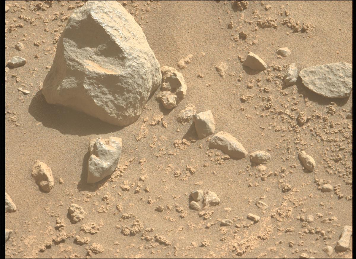 This image was taken by MCZ_LEFT onboard NASA's Mars rover Perseverance on Sol 821