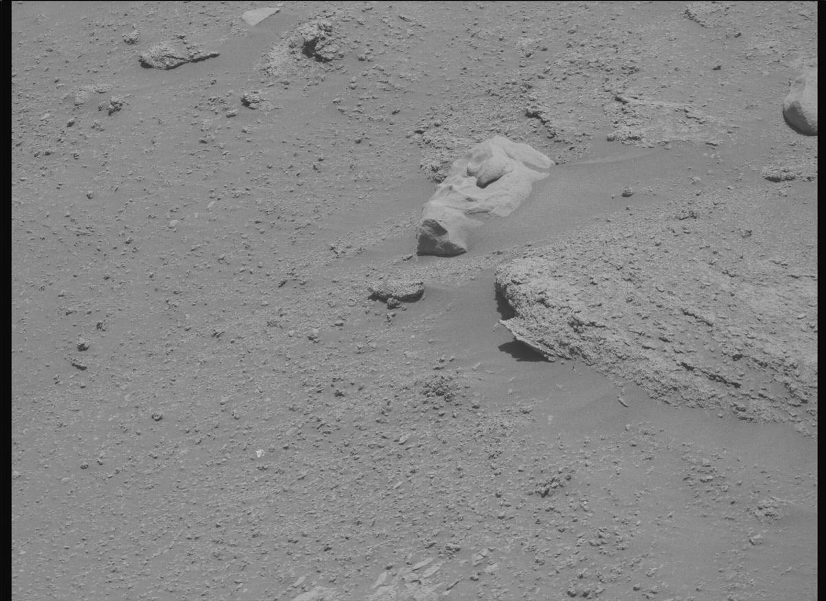 This image was taken by MCZ_RIGHT onboard NASA's Mars rover Perseverance on Sol 821
