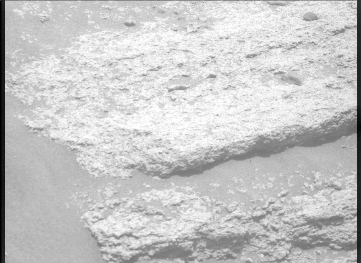 This image was taken by MCZ_RIGHT onboard NASA's Mars rover Perseverance on Sol 821