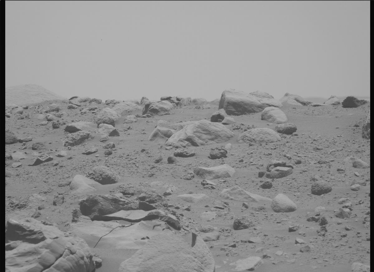 This image was taken by MCZ_LEFT onboard NASA's Mars rover Perseverance on Sol 822