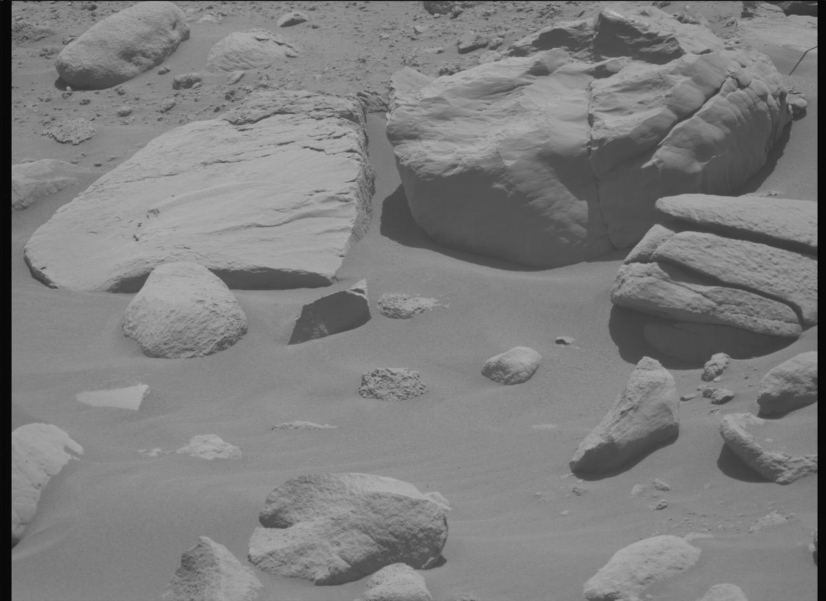 This image was taken by MCZ_LEFT onboard NASA's Mars rover Perseverance on Sol 822