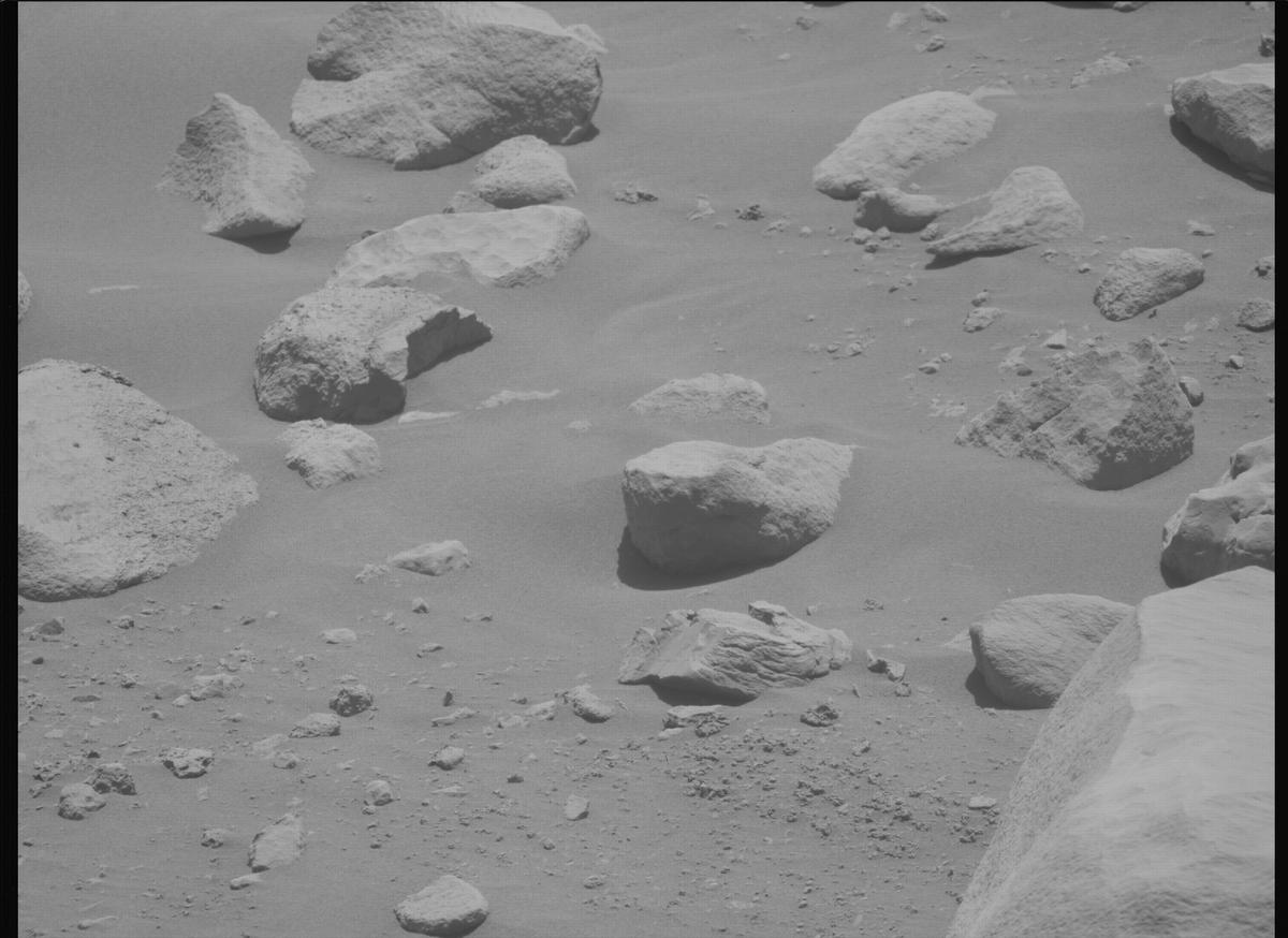 This image was taken by MCZ_LEFT onboard NASA's Mars rover Perseverance on Sol 822