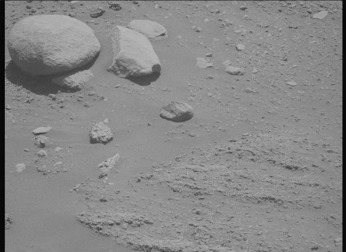 This image was taken by MCZ_LEFT onboard NASA's Mars rover Perseverance on Sol 822