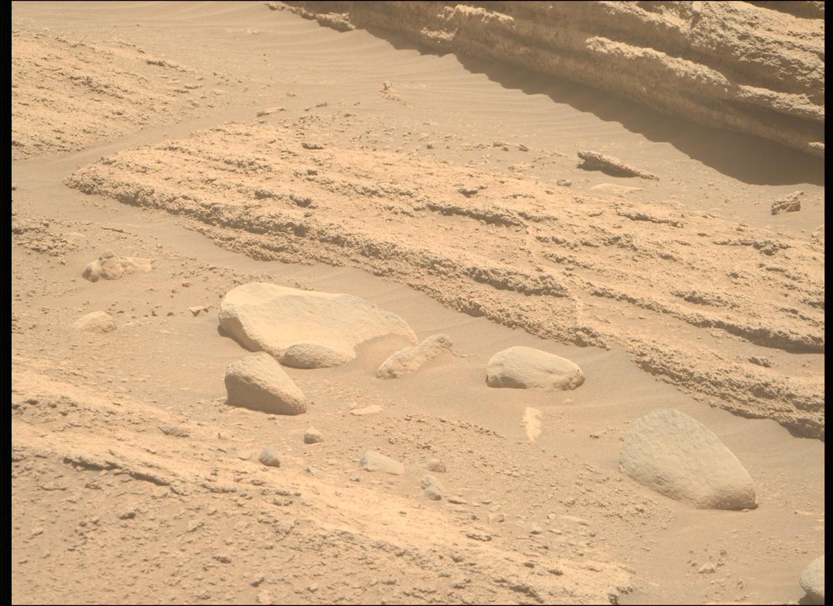 This image was taken by MCZ_RIGHT onboard NASA's Mars rover Perseverance on Sol 822