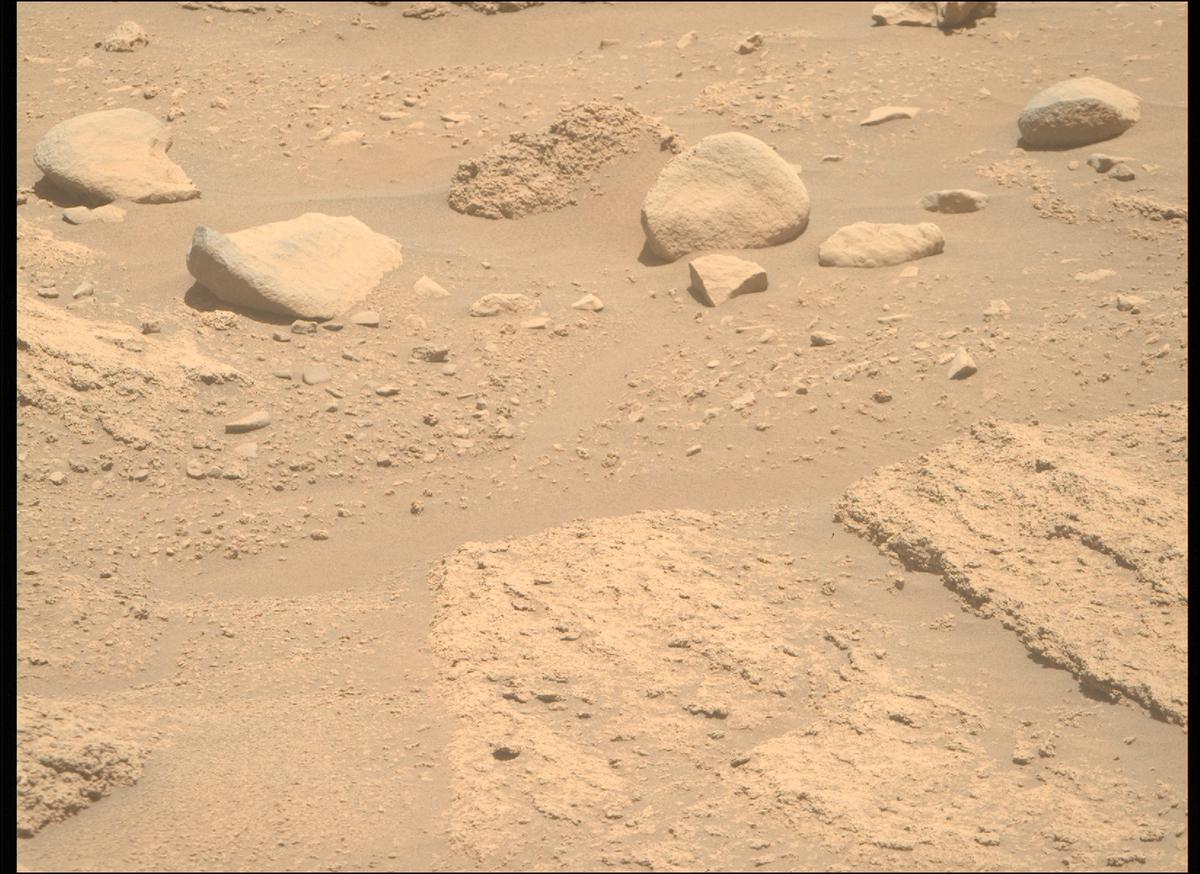 This image was taken by MCZ_RIGHT onboard NASA's Mars rover Perseverance on Sol 822