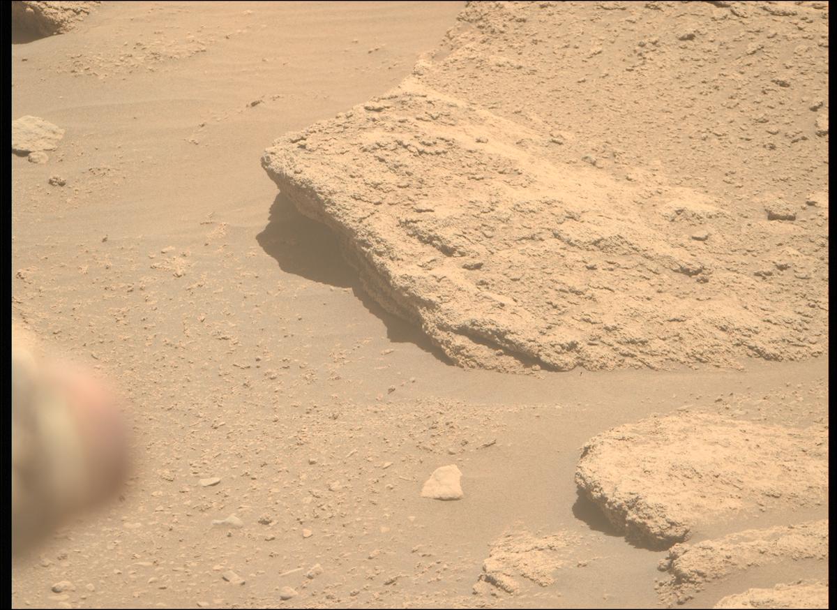 This image was taken by MCZ_RIGHT onboard NASA's Mars rover Perseverance on Sol 822