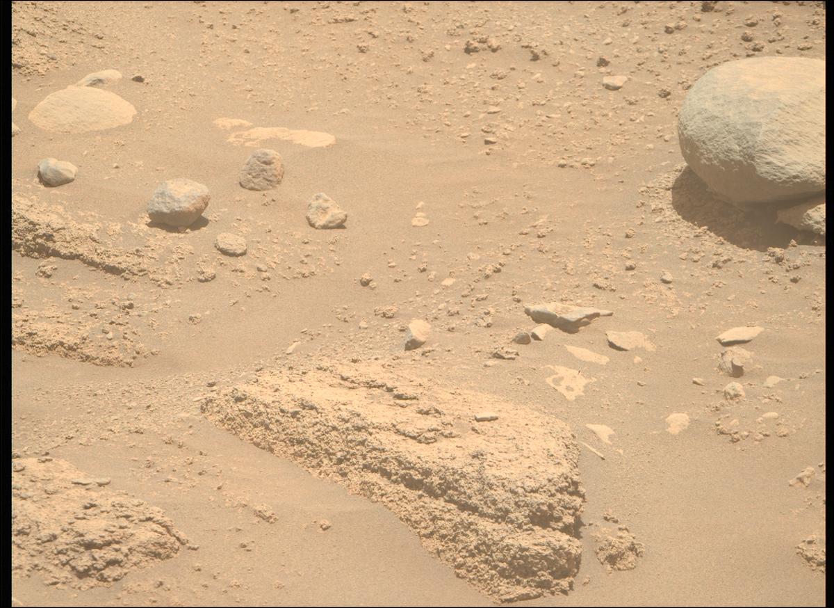 This image was taken by MCZ_RIGHT onboard NASA's Mars rover Perseverance on Sol 822