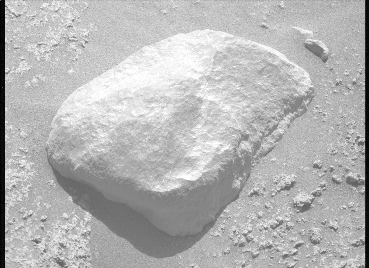 This image was taken by MCZ_LEFT onboard NASA's Mars rover Perseverance on Sol 824