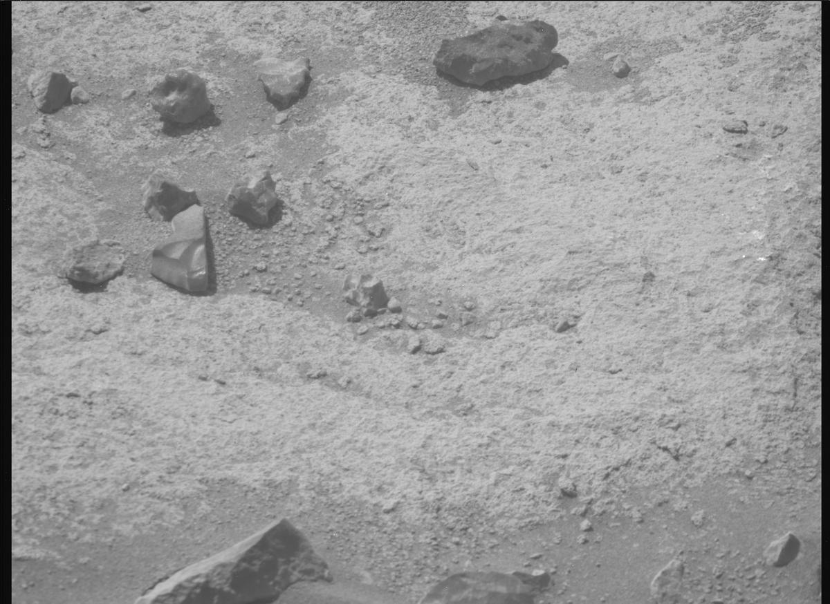 This image was taken by MCZ_RIGHT onboard NASA's Mars rover Perseverance on Sol 824