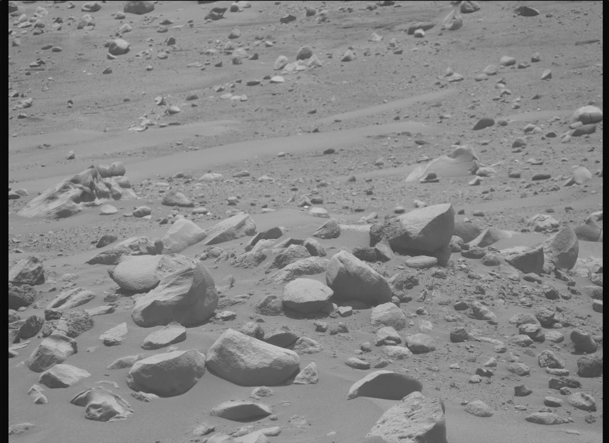 This image was taken by MCZ_RIGHT onboard NASA's Mars rover Perseverance on Sol 831