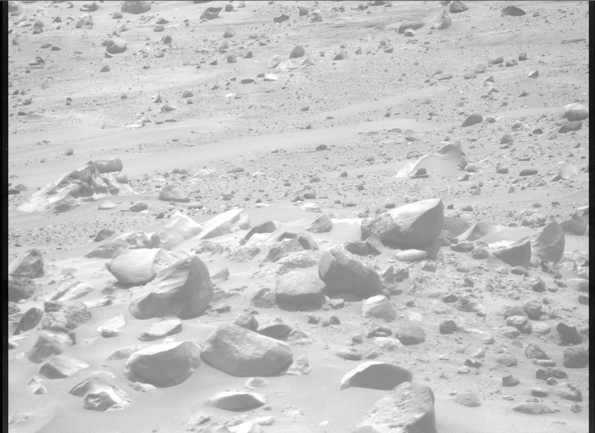 This image was taken by MCZ_RIGHT onboard NASA's Mars rover Perseverance on Sol 831