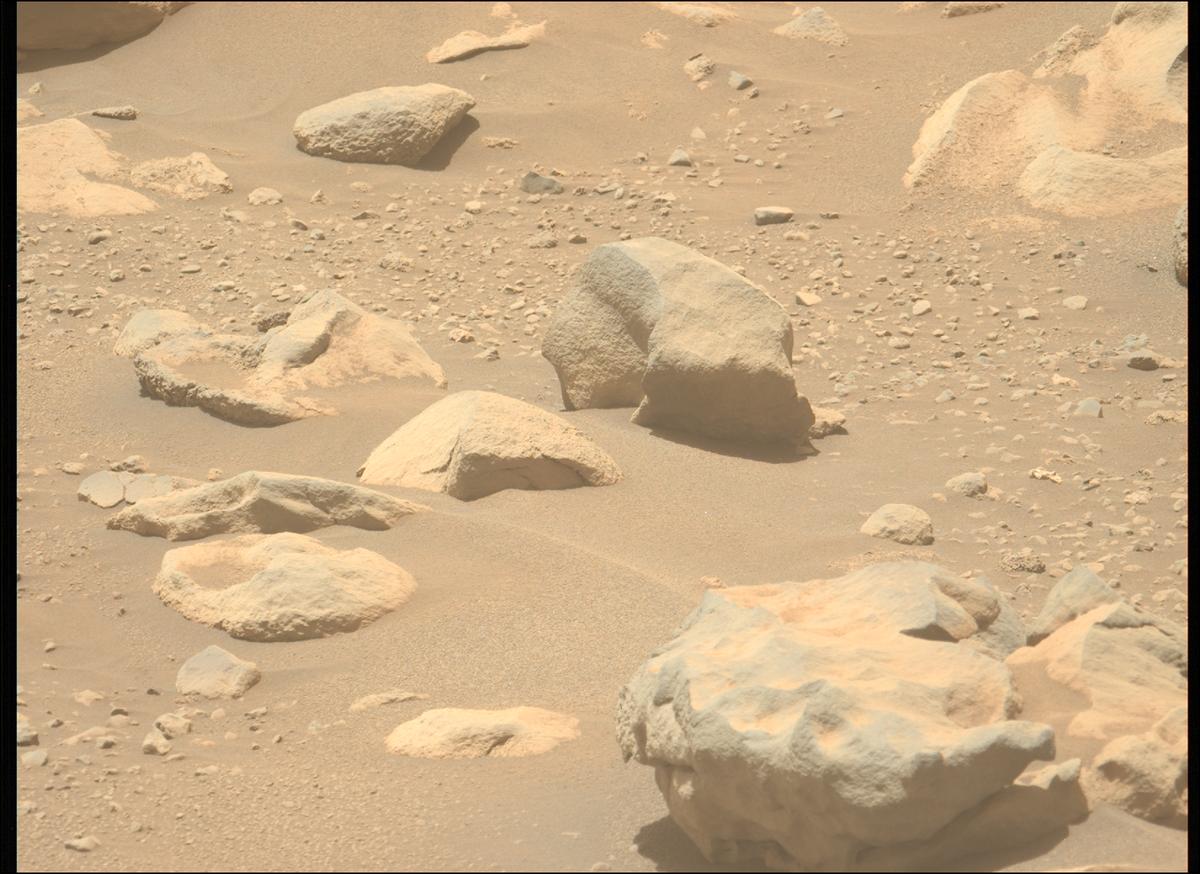 This image was taken by MCZ_LEFT onboard NASA's Mars rover Perseverance on Sol 837