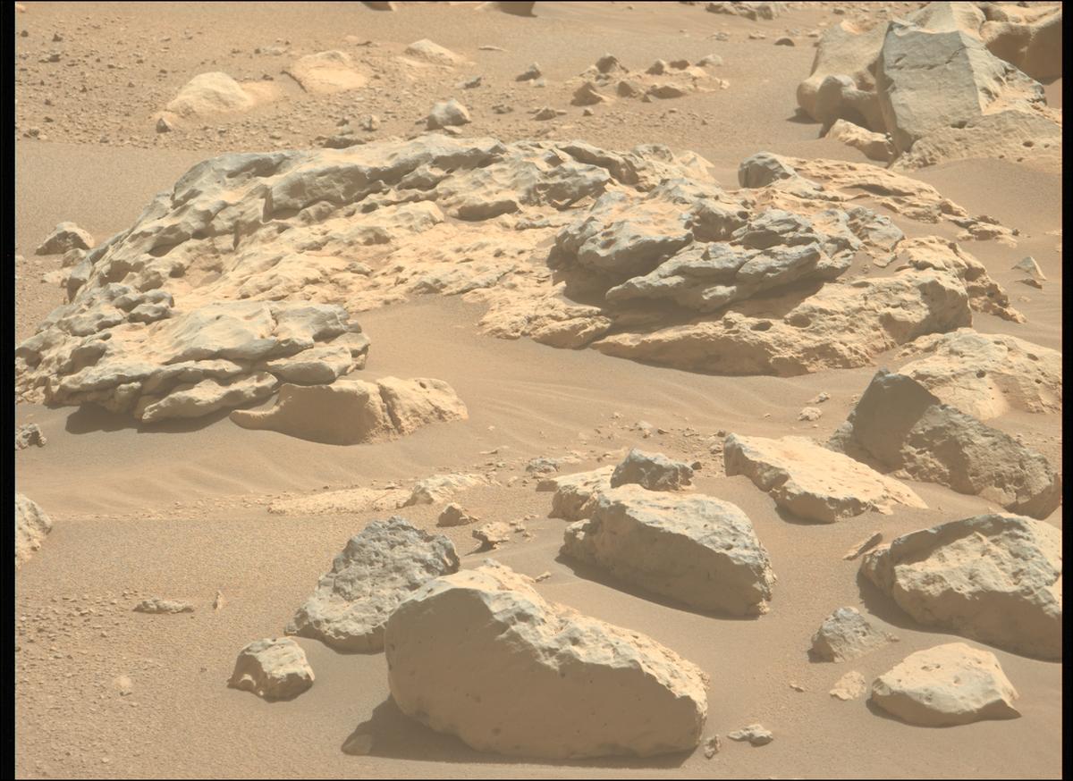 This image was taken by MCZ_LEFT onboard NASA's Mars rover Perseverance on Sol 837