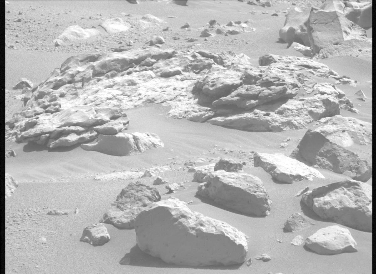 This image was taken by MCZ_LEFT onboard NASA's Mars rover Perseverance on Sol 837