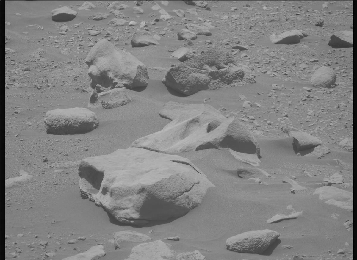This image was taken by MCZ_RIGHT onboard NASA's Mars rover Perseverance on Sol 837