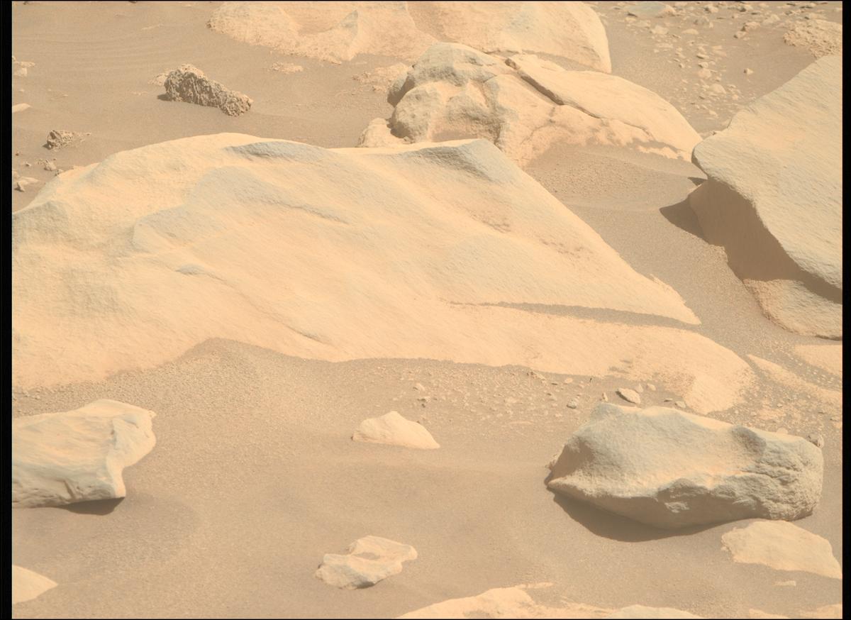 This image was taken by MCZ_RIGHT onboard NASA's Mars rover Perseverance on Sol 837