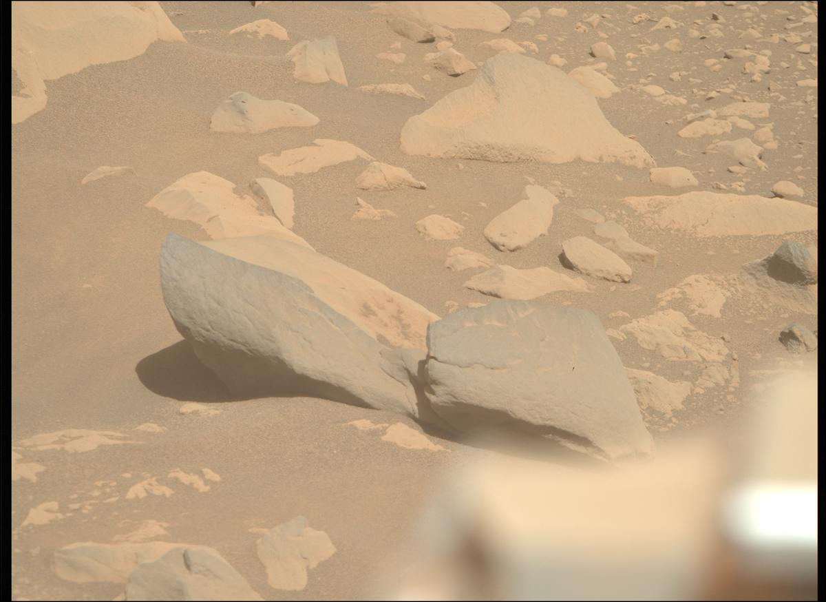 This image was taken by MCZ_RIGHT onboard NASA's Mars rover Perseverance on Sol 837