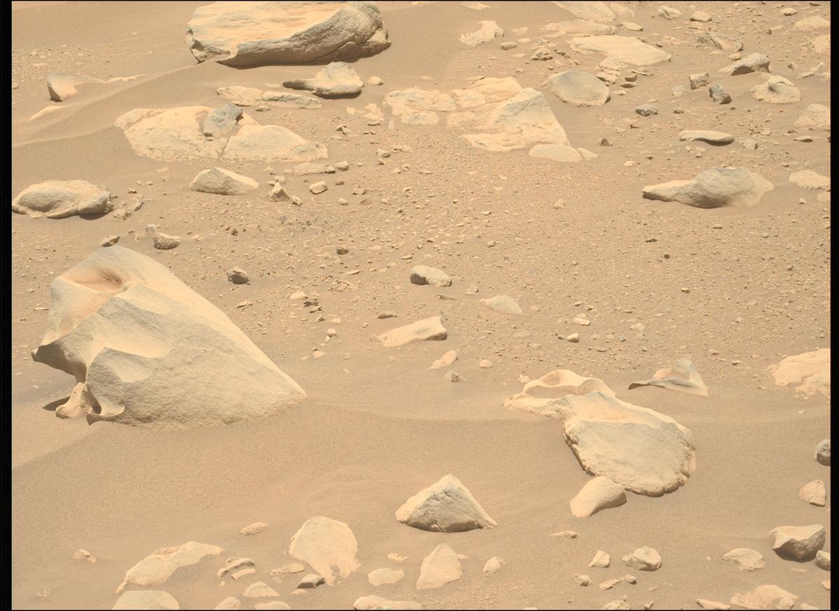 This image was taken by MCZ_LEFT onboard NASA's Mars rover Perseverance on Sol 840