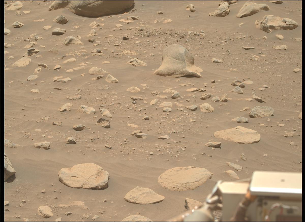 This image was taken by MCZ_RIGHT onboard NASA's Mars rover Perseverance on Sol 840