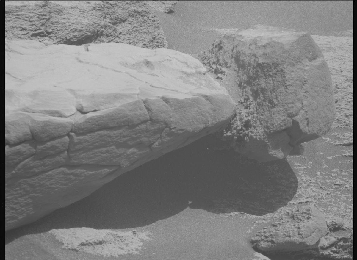 This image was taken by MCZ_RIGHT onboard NASA's Mars rover Perseverance on Sol 842