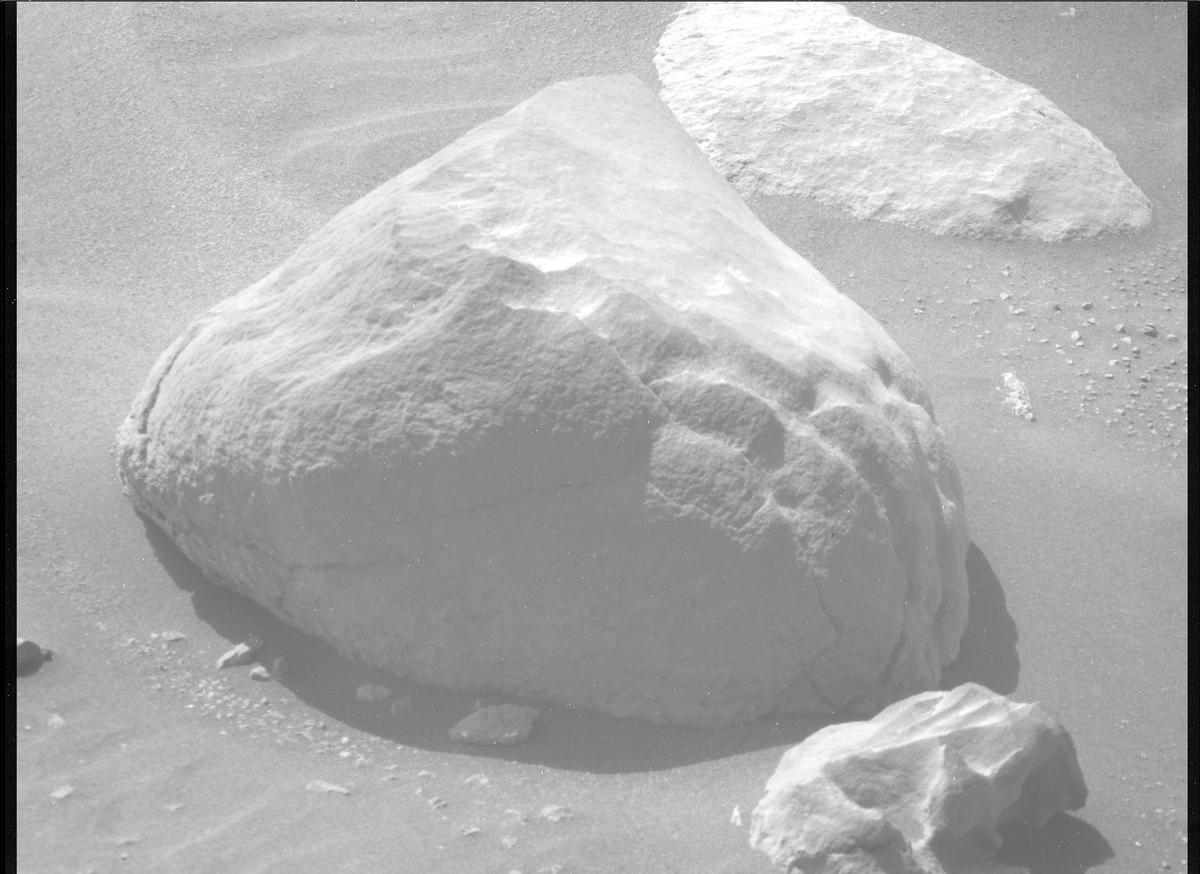 This image was taken by MCZ_RIGHT onboard NASA's Mars rover Perseverance on Sol 842
