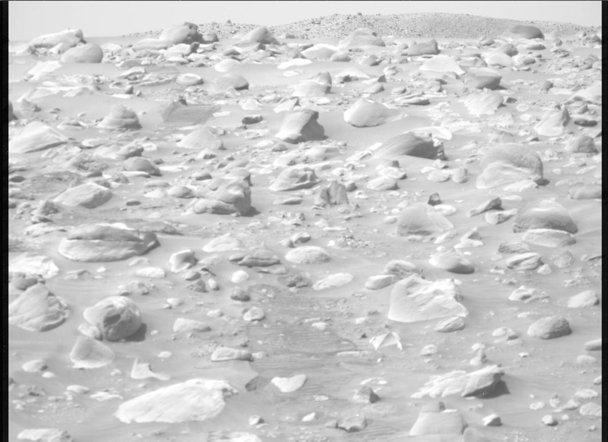 This image was taken by MCZ_RIGHT onboard NASA's Mars rover Perseverance on Sol 842