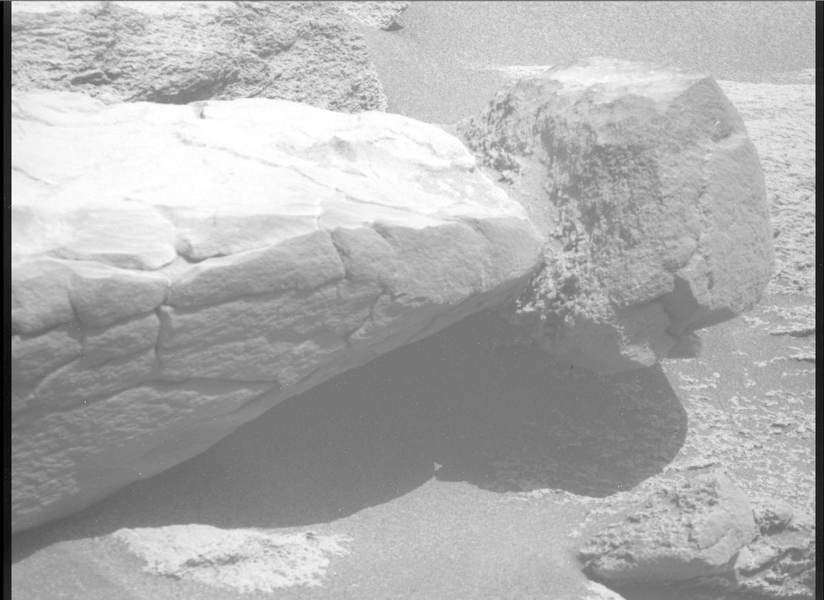 This image was taken by MCZ_RIGHT onboard NASA's Mars rover Perseverance on Sol 842