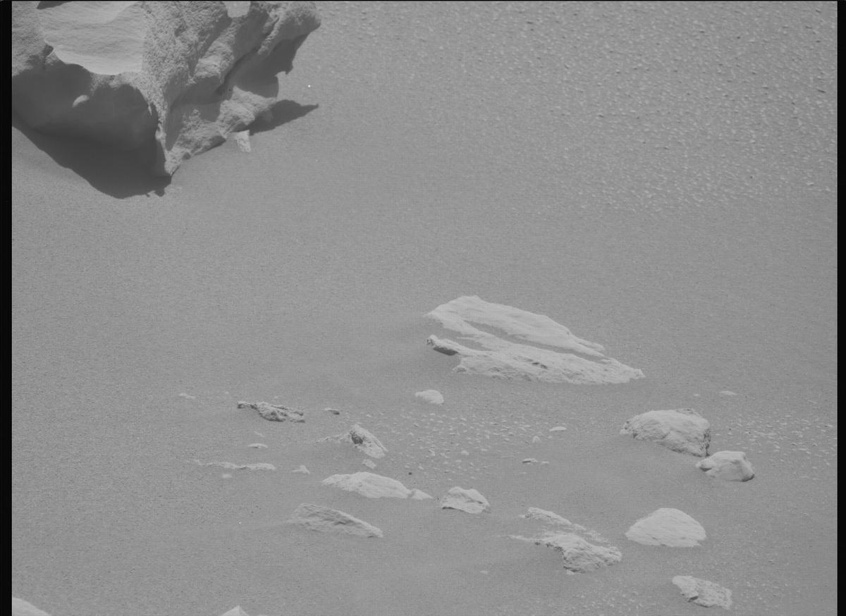 This image was taken by MCZ_LEFT onboard NASA's Mars rover Perseverance on Sol 843