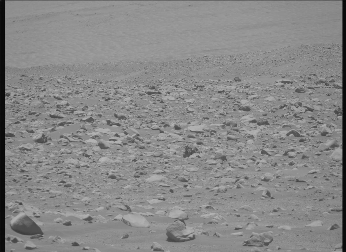 This image was taken by MCZ_RIGHT onboard NASA's Mars rover Perseverance on Sol 843