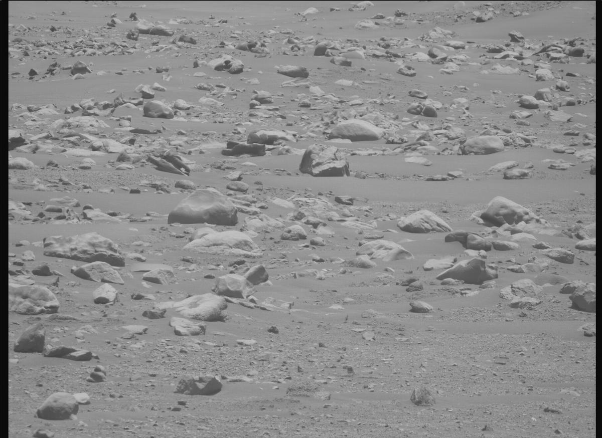 This image was taken by MCZ_RIGHT onboard NASA's Mars rover Perseverance on Sol 843